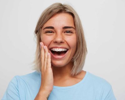 Aparat ortodontyczny samoligaturujący - dla kogo, jak działa?